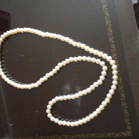Faux pearls - Picture 2 of 2